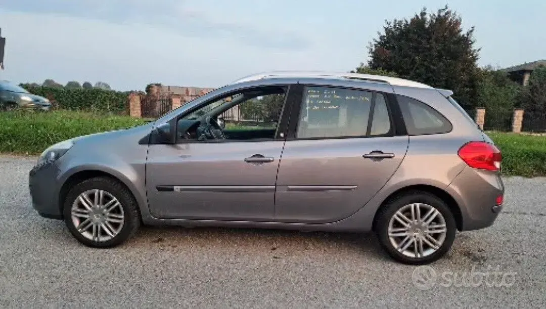 Usata Renault Clio 101 CV (74 kW) 2011 Grigio Station wagon