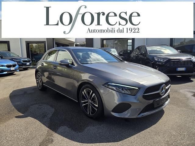 Usata Mercedes A180 Advanced 116 CV (85 kW) 2024 Grigio scuro metallizzato Berlina