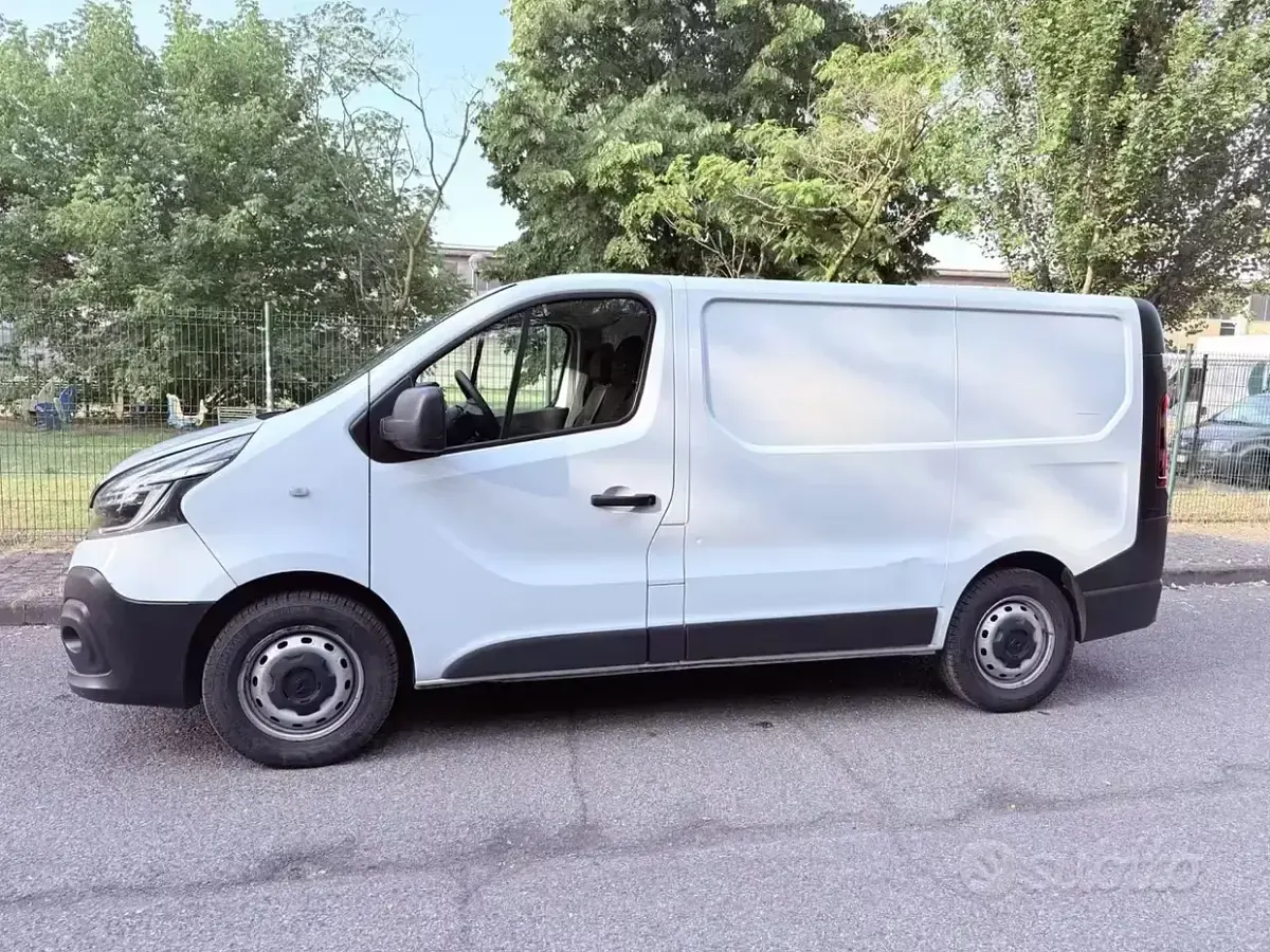 Usata Renault Trafic 120 CV (88 kW) 2021 Bianco Monovolume