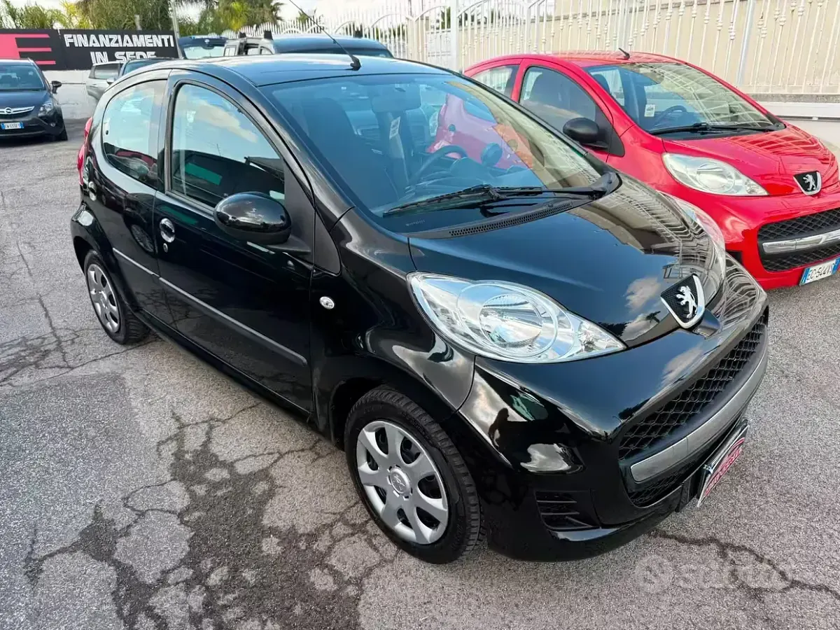 Usata Peugeot 107 68 CV (50 kW) 2011 Nero Utilitaria
