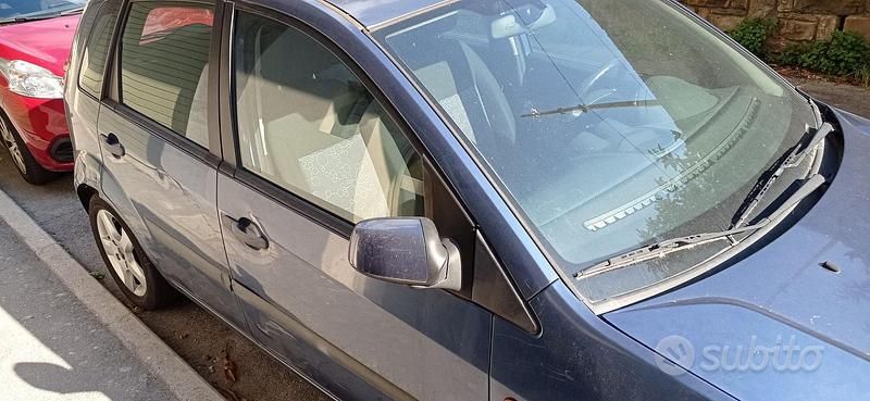 Usata Ford Fiesta 75 CV (55 kW) 2006 Blu Utilitaria