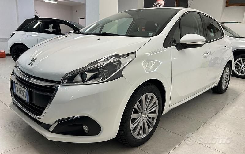 Usata Peugeot 208 82 CV (60 kW) 2018 Bianco Utilitaria