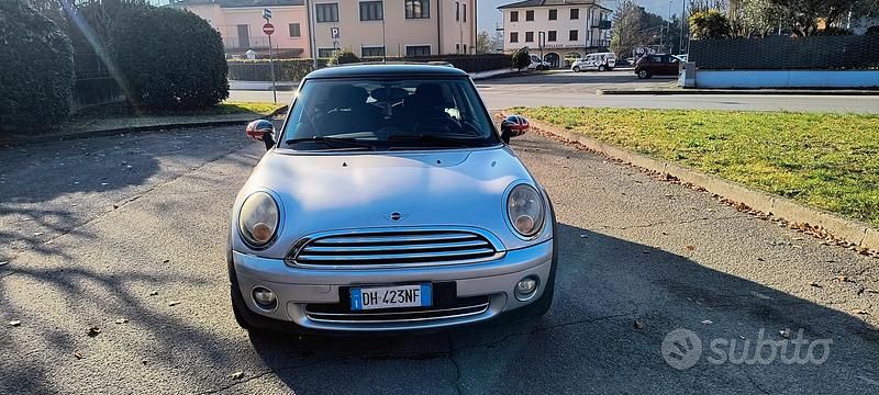 Usata Mini Cooper 120 CV (88 kW) 2009 Grigio Utilitaria