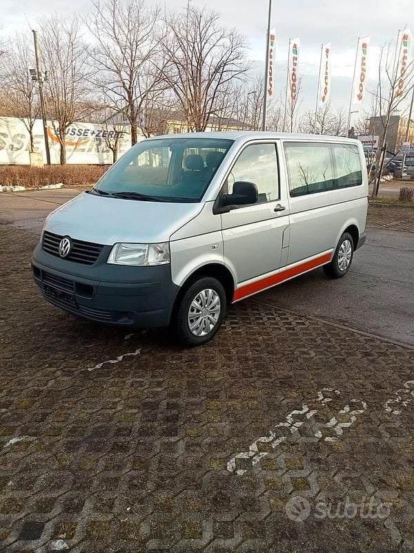 Usata VW Caravelle Trendline 131 CV (96 kW) 2008 Grigio Monovolume