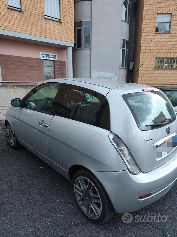 Usata Lancia Ypsilon 60 CV (44 kW) 2011 Grigio Utilitaria