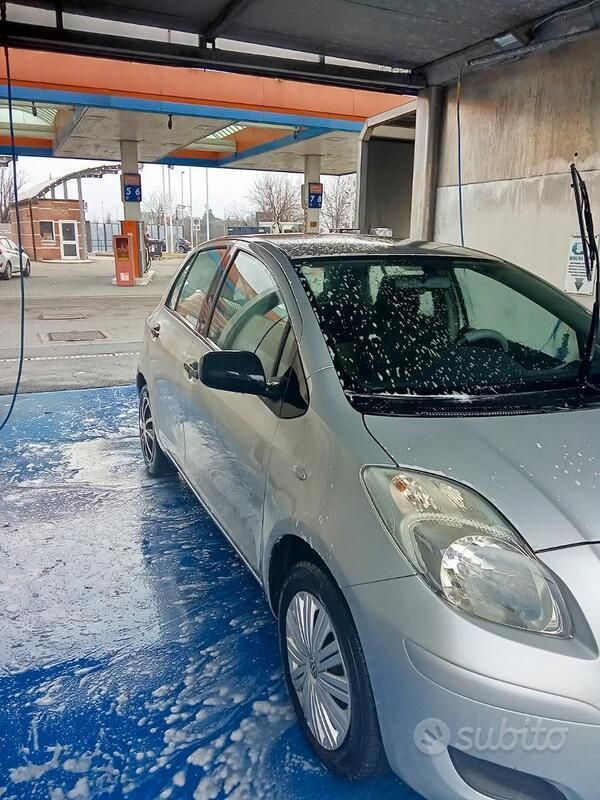 Usata Toyota Yaris 87 CV (63 kW) 2010 Blu Berlina