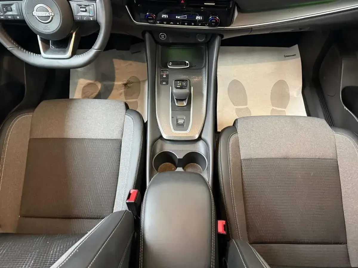 Usata Nissan Qashqai N-Connecta 158 CV (116 kW) 2025 White pearl SUV
