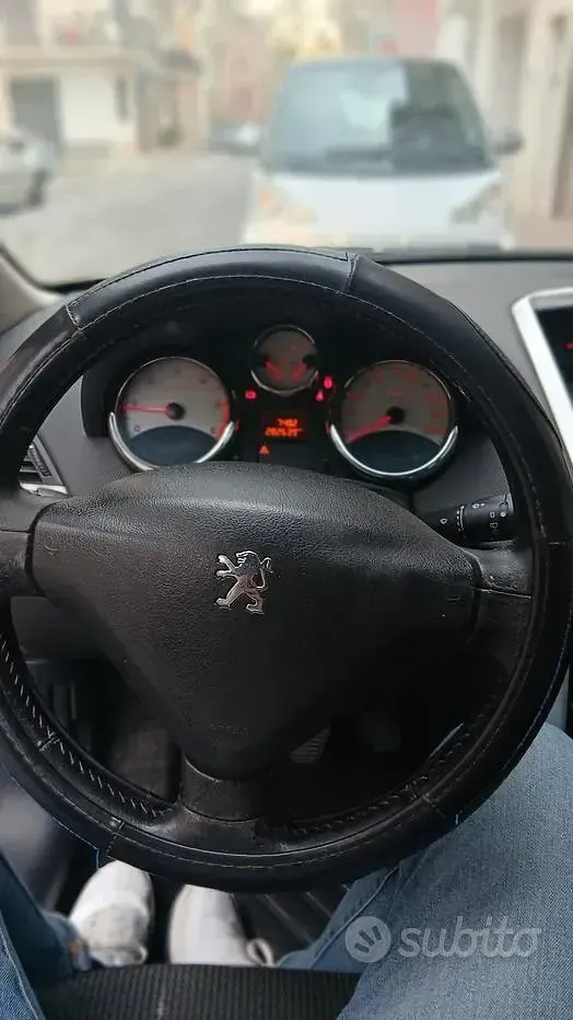Usata Peugeot 207 68 CV (50 kW) 2012 Nero Berlina