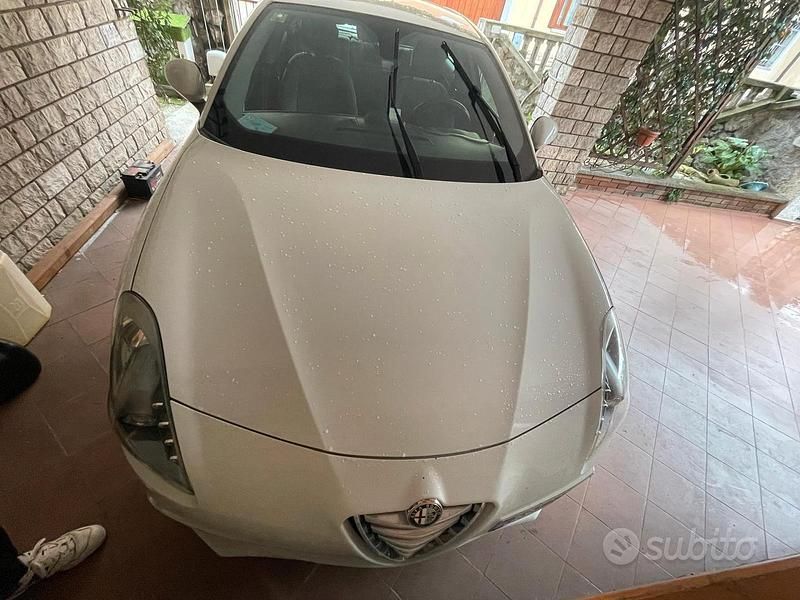 Usata Alfa Romeo Giulietta 105 CV (77 kW) 2011 Bianco Berlina
