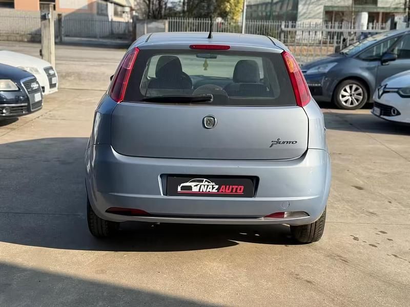 Usata Fiat Grande Punto Dynamic 77 CV (56 kW) 2008 Blu Utilitaria