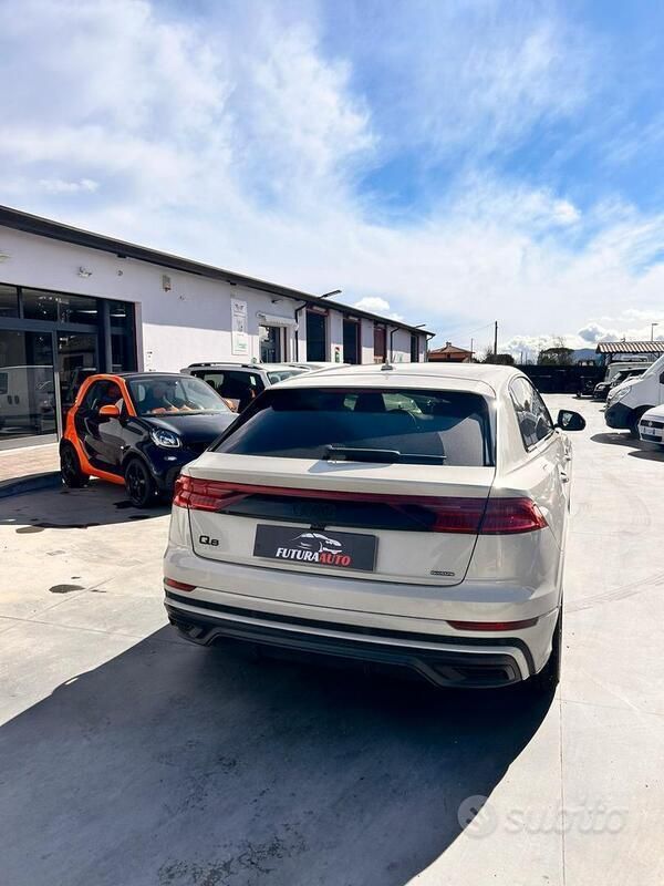 Usata Audi Q8 Sport 231 CV (169 kW) 2022 Beige SUV
