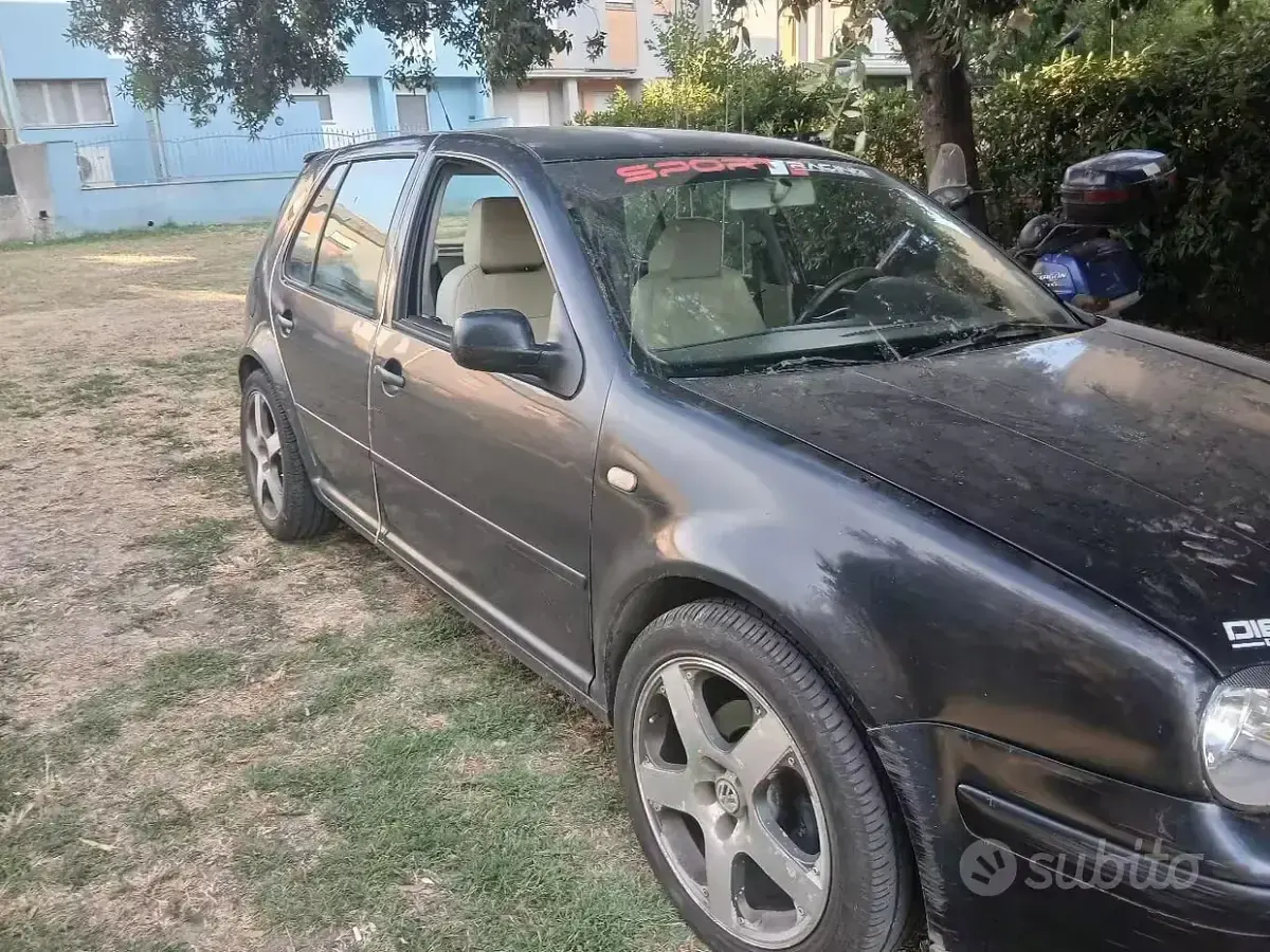 Usata VW Golf IV 101 CV (74 kW) 2002 Bluazzurro Berlina