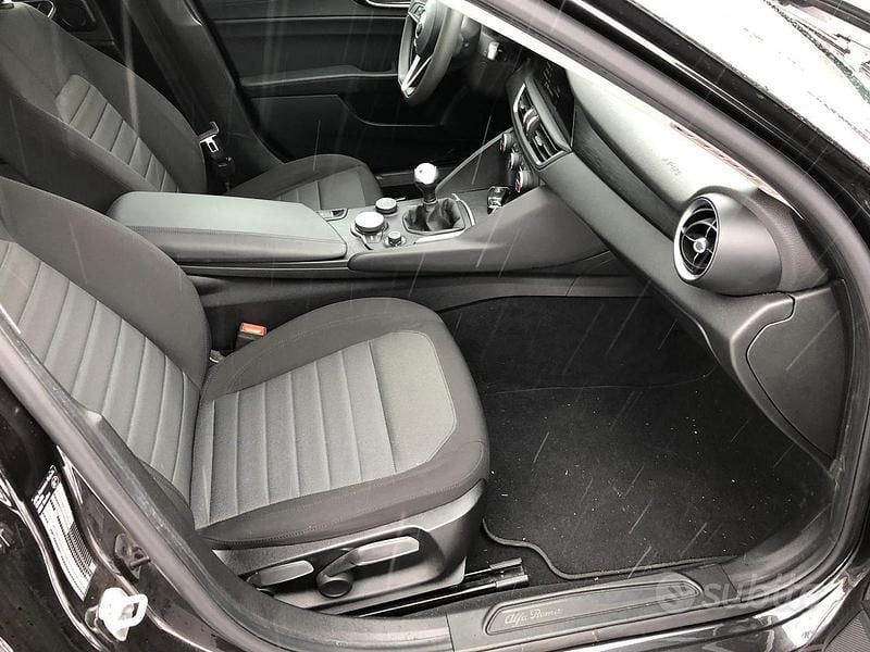Usata Alfa Romeo Giulia 150 CV (110 kW) 2016 Nero Berlina