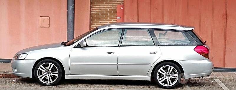 Grigio Usata 2005 Subaru Legacy Station wagon | 4500 € (Cara) - Immagine 1/4