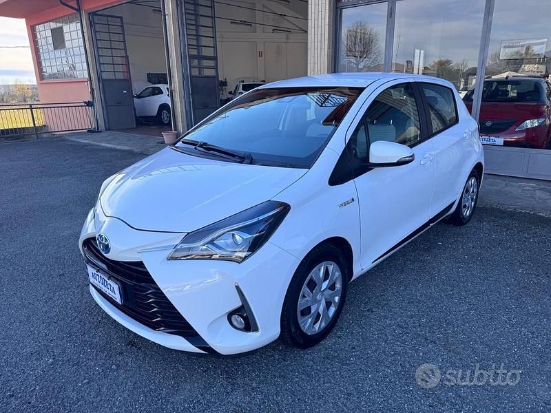 Bianco Usata 2018 Toyota Yaris Hybrid Active Tre volumi | 10.900 € (Ottimo prezzo) - Immagine 1/4