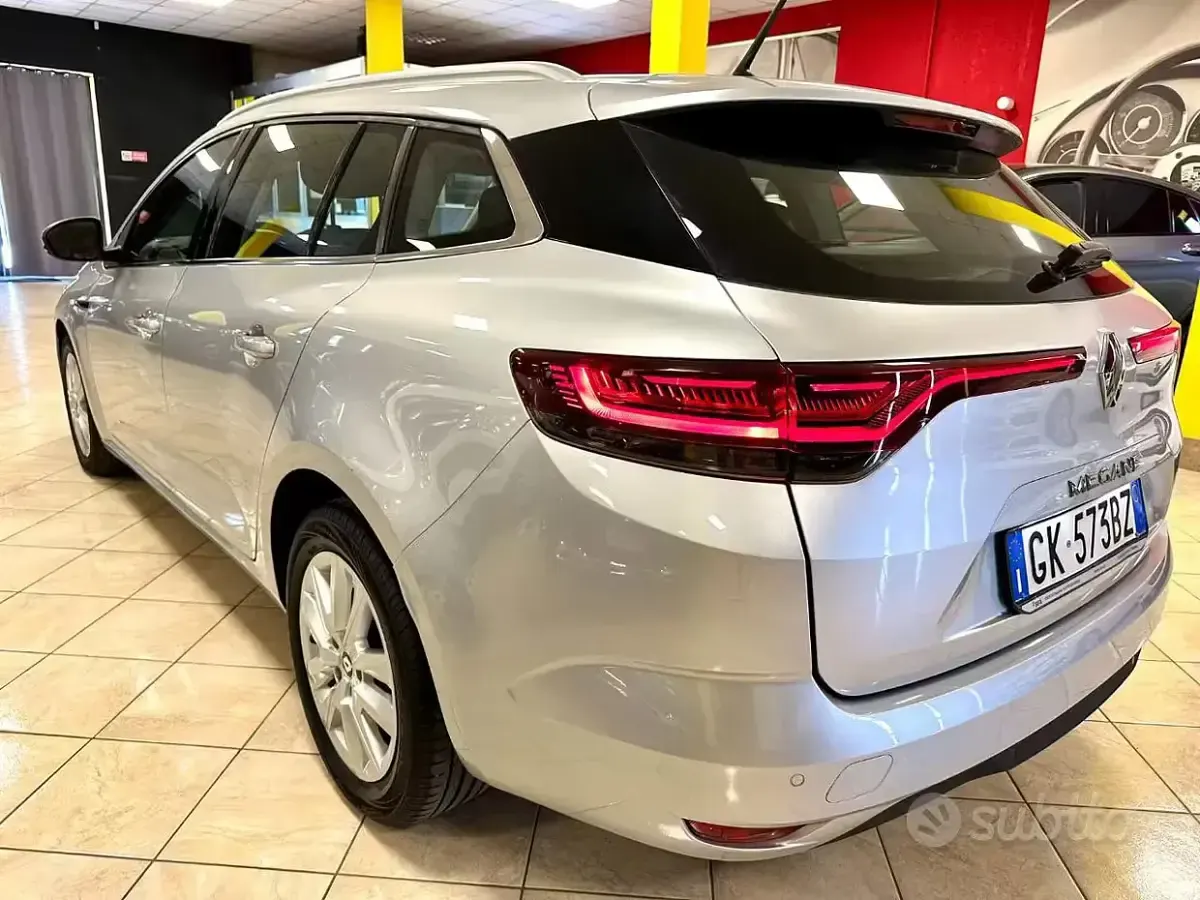 Usata Renault Mégane GrandTour 116 CV (85 kW) 2022 Grigio Station wagon