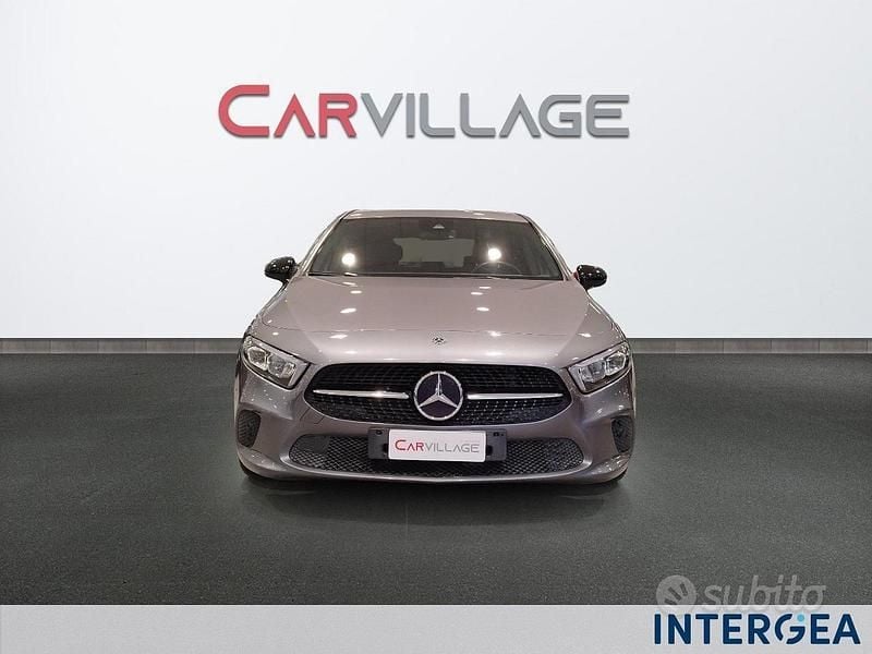 Usata Mercedes A180 Premium 116 CV (85 kW) 2020 Grigio Berlina