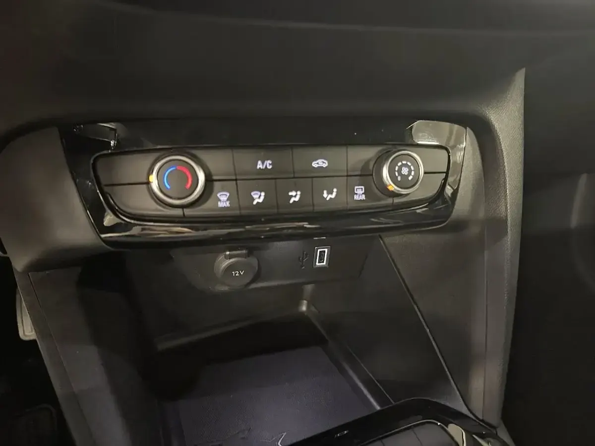 Usata Opel Corsa 100 CV (73 kW) 2025 Grigio Utilitaria
