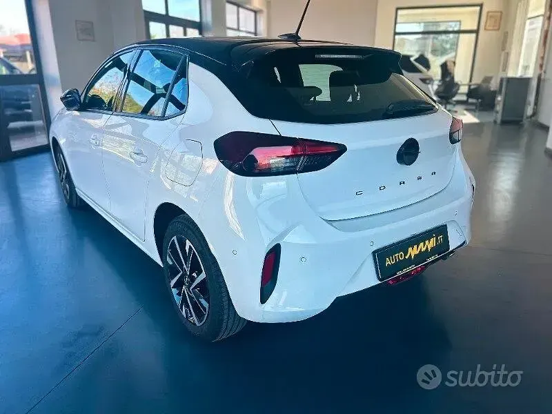 Usata Opel Corsa 101 CV (74 kW) 2025 Bianco Utilitaria
