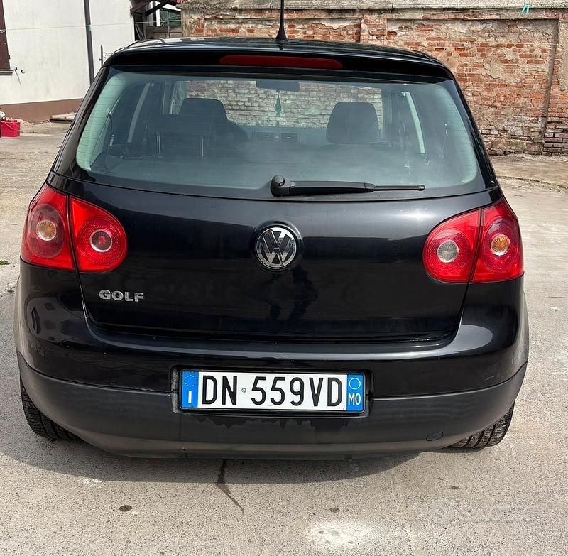 Usata VW Golf V 102 CV (75 kW) 2008 Grigio Utilitaria