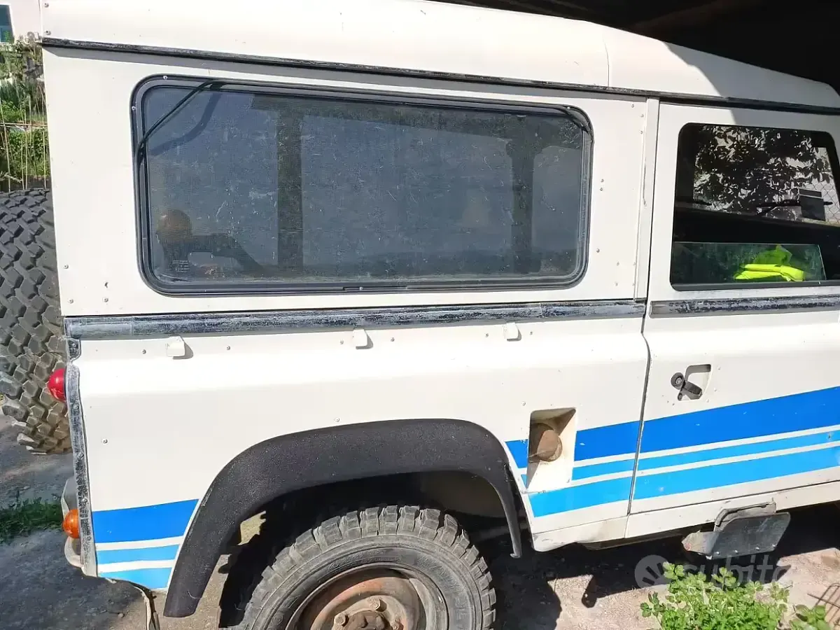 Usata Land Rover Defender 68 CV (50 kW) 1985 Bianco SUV