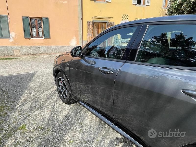 Usata Alfa Romeo Tonale 130 CV (95 kW) 2024 Marrone SUV