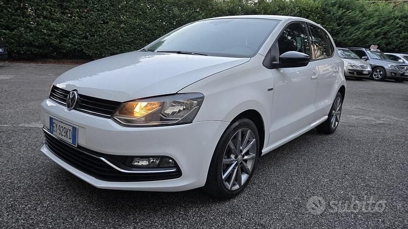 Bianco Usata 2015 VW Polo Tre volumi | 7900 € (Buon prezzo) - Immagine 1/4