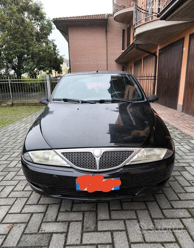 Nero Usata 2003 Lancia Ypsilon Due volumi | 1500 € (Buon prezzo) - Immagine 1/4