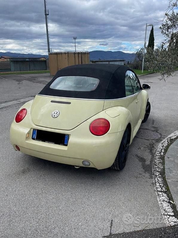 Usata VW New Beetle Cabriolet 102 CV (75 kW) 2004 Giallo Cabrio