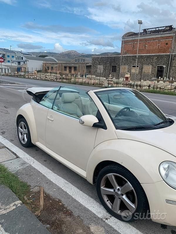 Usata VW New Beetle 116 CV (85 kW) 2009 Bianco Utilitaria