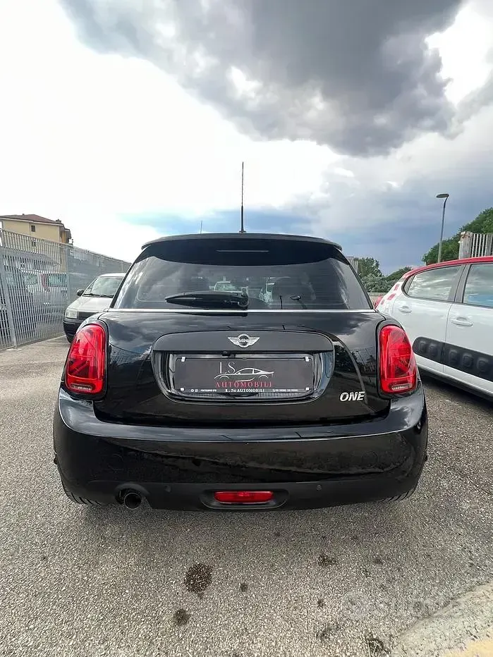 Usata Mini ONE Hype 102 CV (75 kW) 2018 Nero Utilitaria