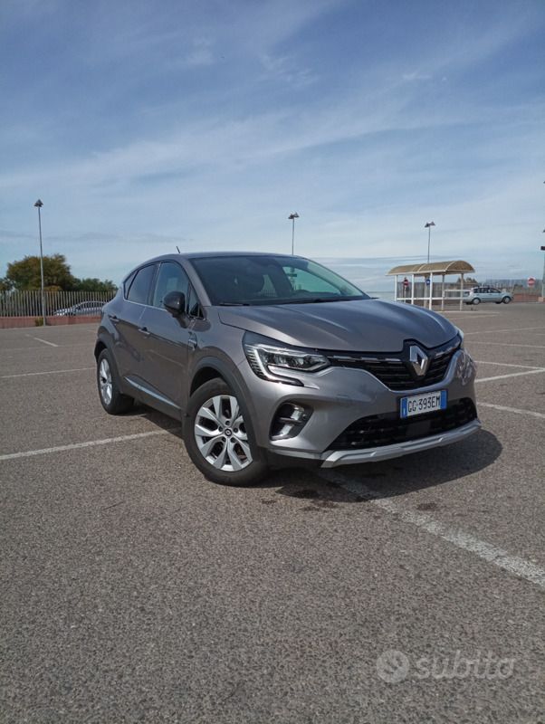 Usata Renault Captur 91 CV (66 kW) 2022 Grigio SUV