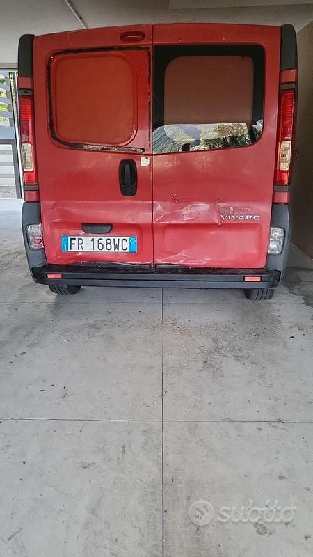 Usata Opel Vivaro 100 CV (73 kW) 2006 Monovolume