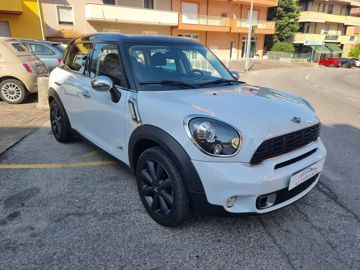 Usata Mini Cooper SD Countryman 143 CV (105 kW) 2014 Bianca con tetto nero SUV