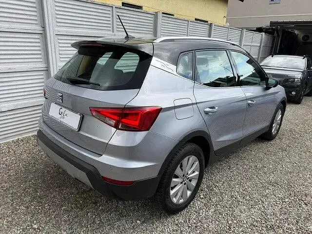 Usado Seat Arona Xperience 110 CV (80 kW) 2021 Gris SUV
