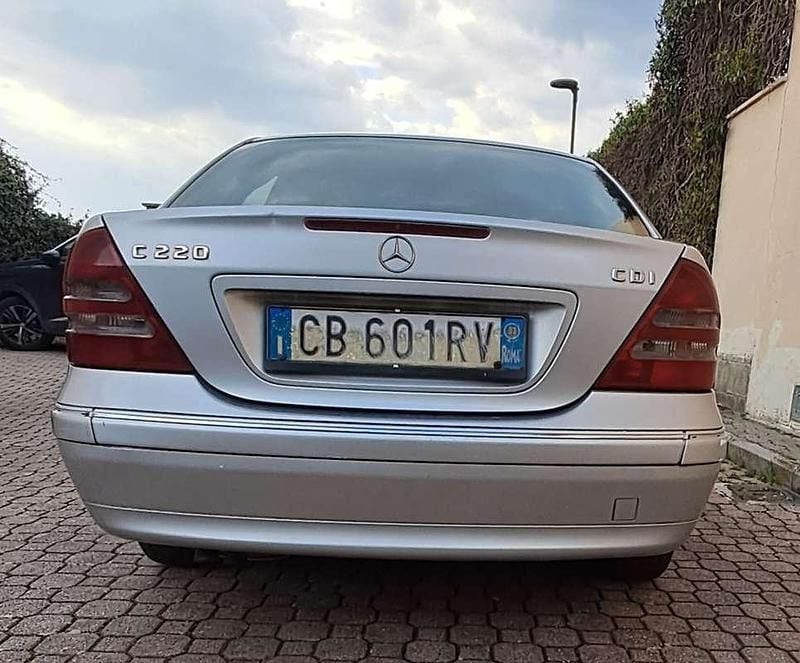 Usata Mercedes C220 Elegance 143 CV (105 kW) 2002 Argento Berlina