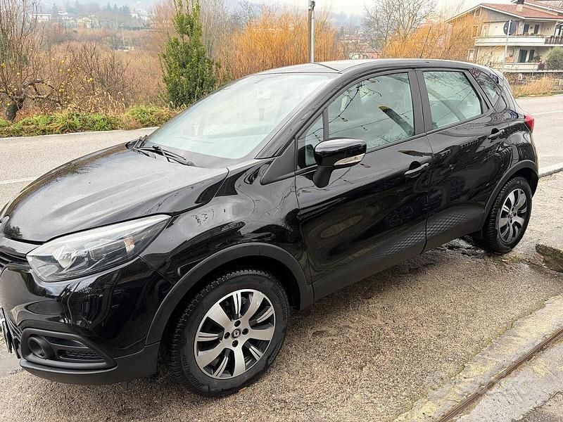 Usata Renault Captur 90 CV (66 kW) 2015 Nero SUV