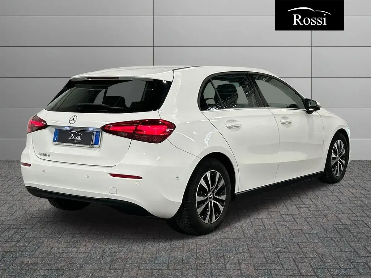 Usado Mercedes A180 Advanced 116 HP (85 kW) 2023 Branco Sedan