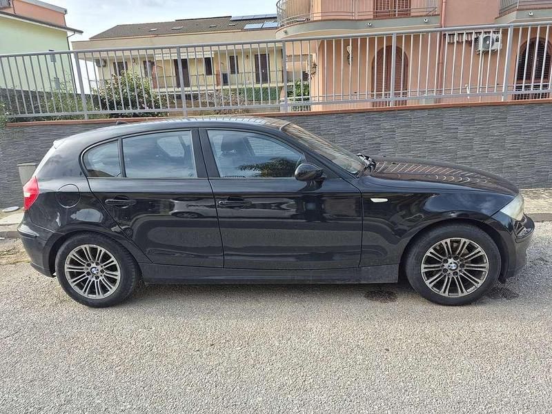 Usata BMW 120 177 CV (130 kW) 2009 Nero Utilitaria