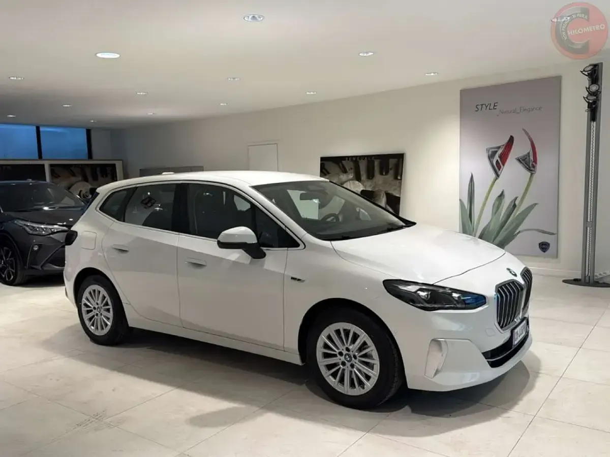 Usata BMW 225 Luxury Line 136 CV (100 kW) 2023 Bianco Monovolume