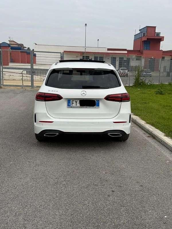 Usata Mercedes B180 AMG 116 CV (85 kW) 2019 Bianco Utilitaria
