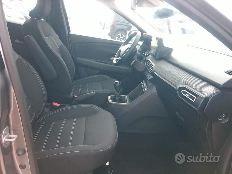 Usata Dacia Sandero Journey 91 CV (66 kW) 2025 Grigio Berlina