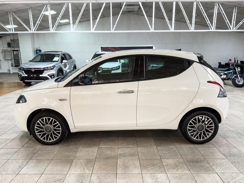 Usata Lancia Ypsilon Silver 69 CV (50 kW) 2023 Bianco Utilitaria