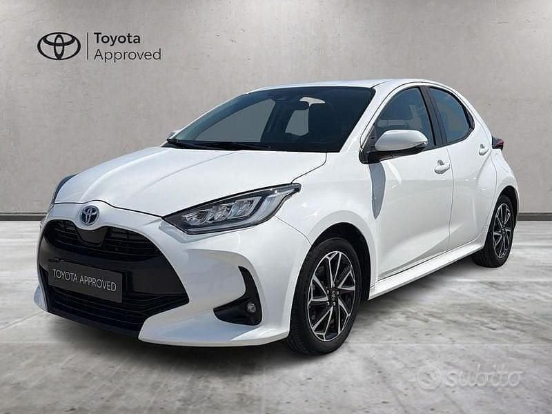 Usata Toyota Yaris Hybrid Trend 116 CV (85 kW) 2021 Bianco Berlina