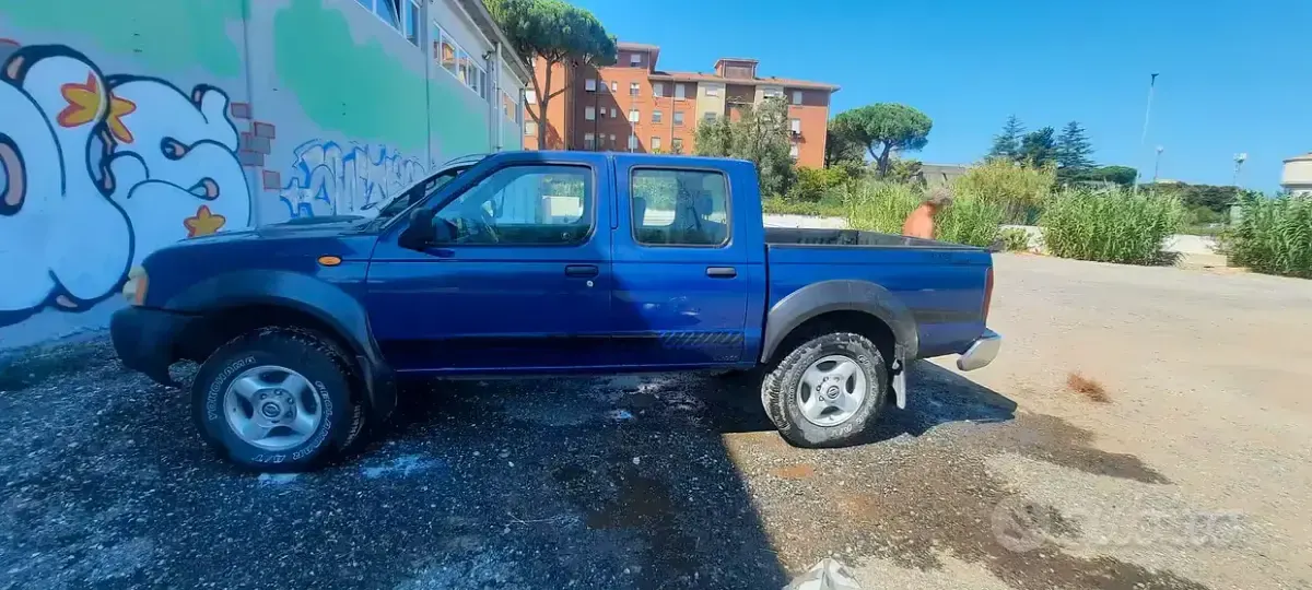 Usata Nissan Navara 133 CV (97 kW) 2004 Bluazzurro Pick-up