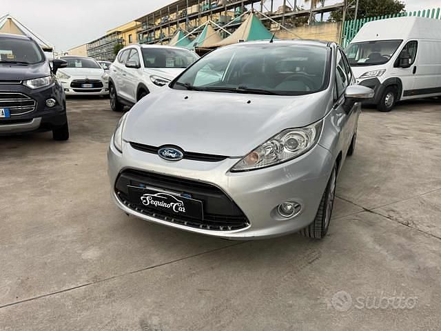 Usata Ford Fiesta Titanium 68 CV (50 kW) 2009 Grigio Utilitaria