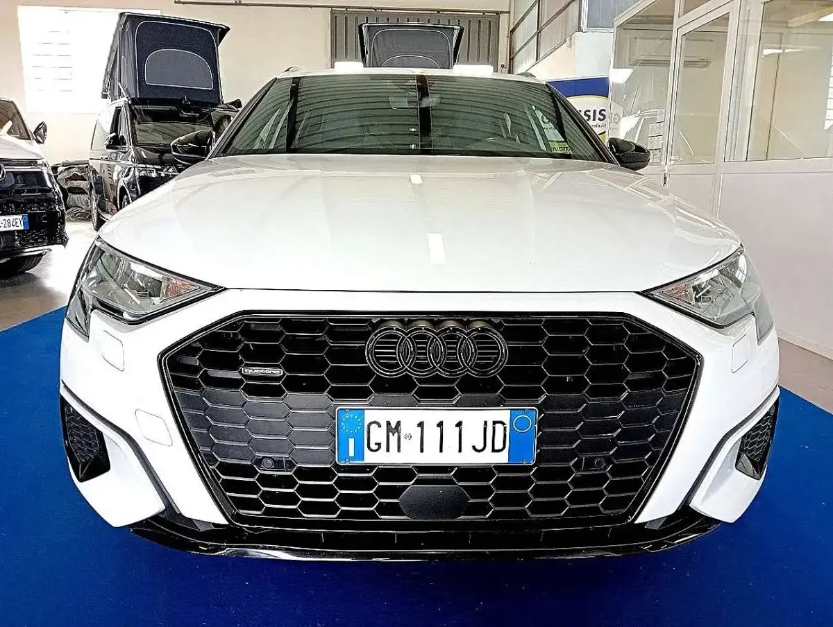 Usata Audi A3 S-Line 200 CV (147 kW) 2022 Bianco ghiacciato met Berlina