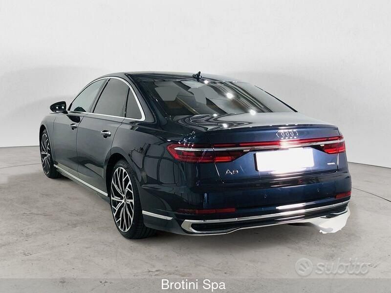 Usata Audi A8L S-Line 286 CV (210 kW) 2024 Blu Berlina