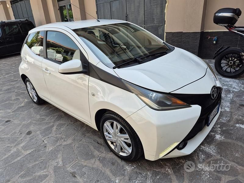 Usata Toyota Aygo Cool 69 CV (50 kW) 2015 Bianco Utilitaria