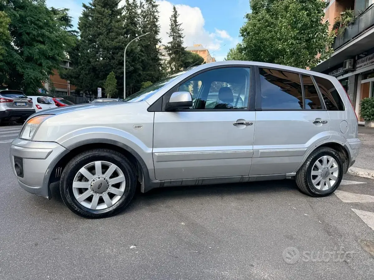 Usata Ford Fusion 76 CV (55 kW) 2011 Grigio Utilitaria